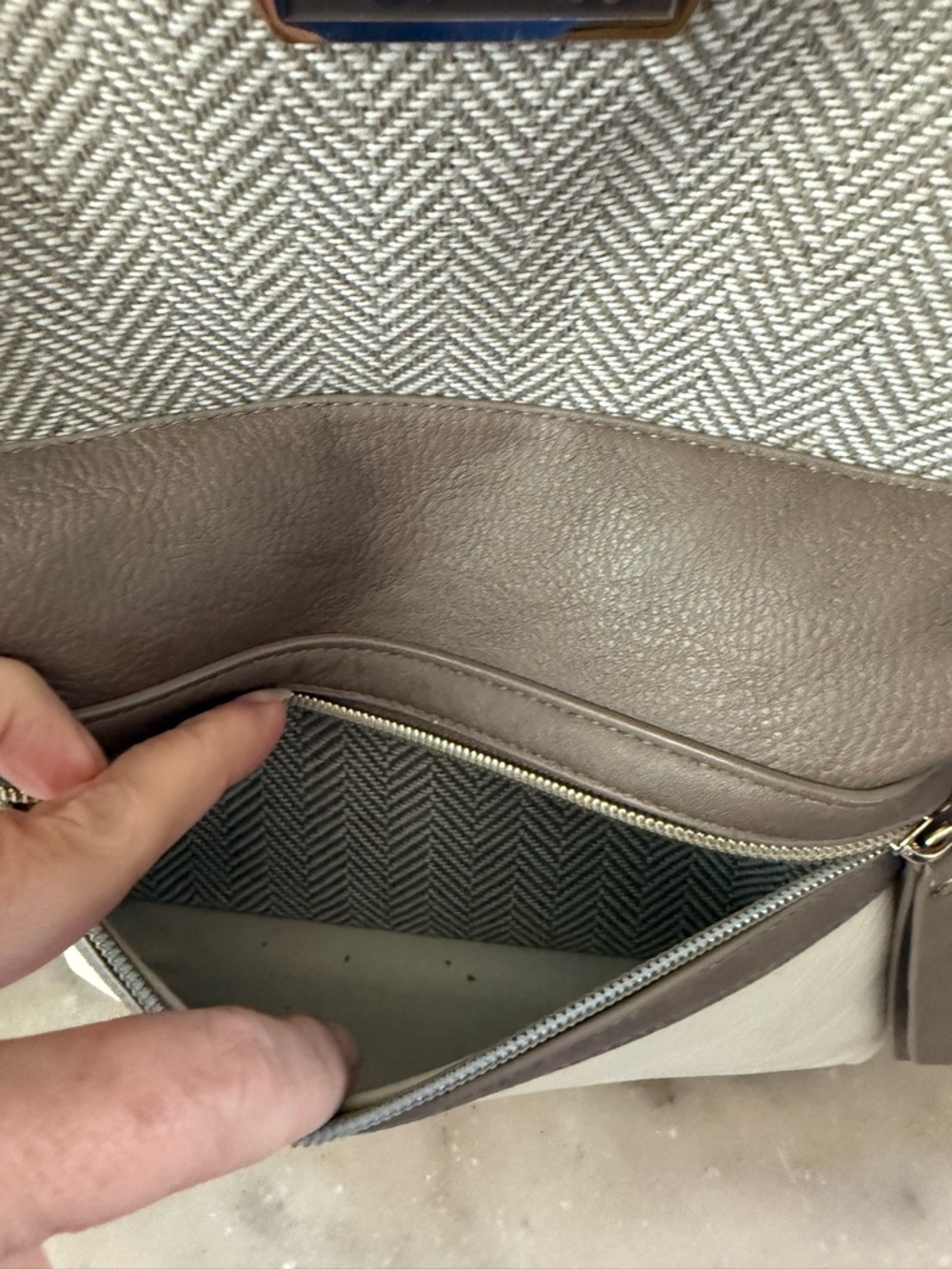 Itzy Ritzy Mini Diaper Bag Vanilla and Beige - Picture 4 of 6